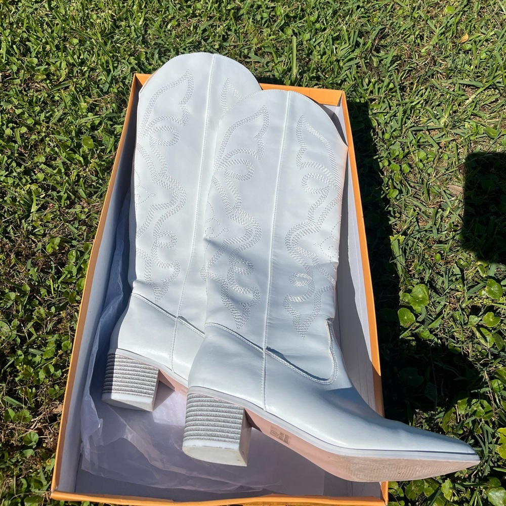 White Chase+Chloe cowgirl boots, size 7.5 worn once